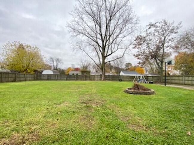 Building Photo - 3 Bedroom Home in Elkhart!