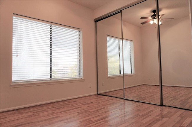 Building Photo - 2207 S Braeswood Blvd