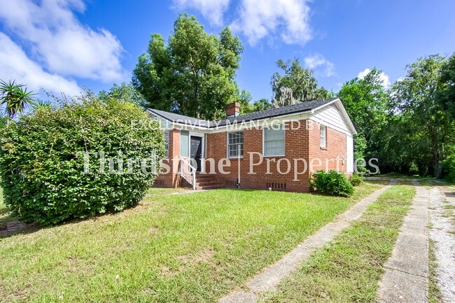 Building Photo - 8057 Oakwood St