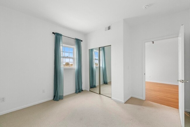 Building Photo - 318 54th St