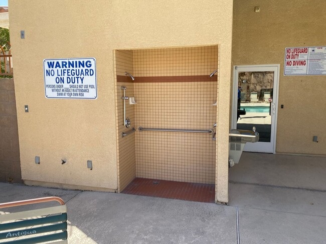 Building Photo - SE!!! Gated!! 2 Bedroom 1st Floor with Bal...