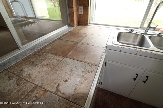Building Photo - 5565 Baffin Cir