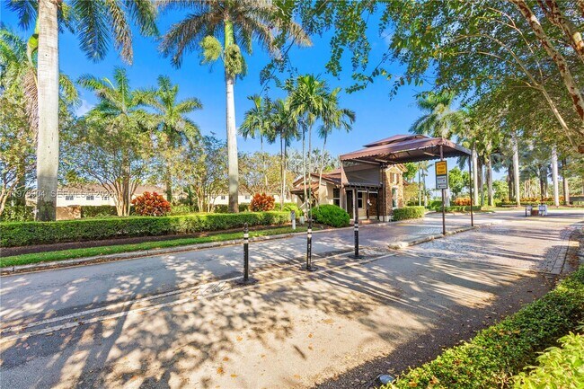 Building Photo - 1655 NE 33rd Rd