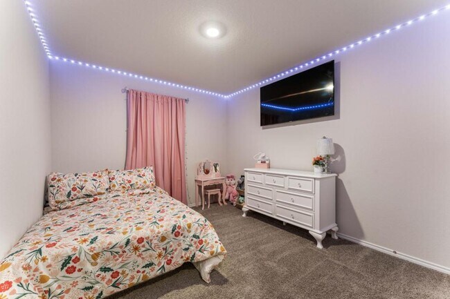 Building Photo - 3127 Keuka Pk Dr