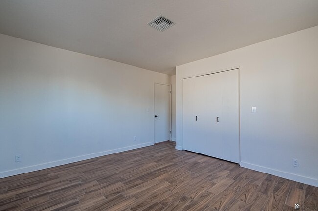 Building Photo - 12175 S Ironwood Dr