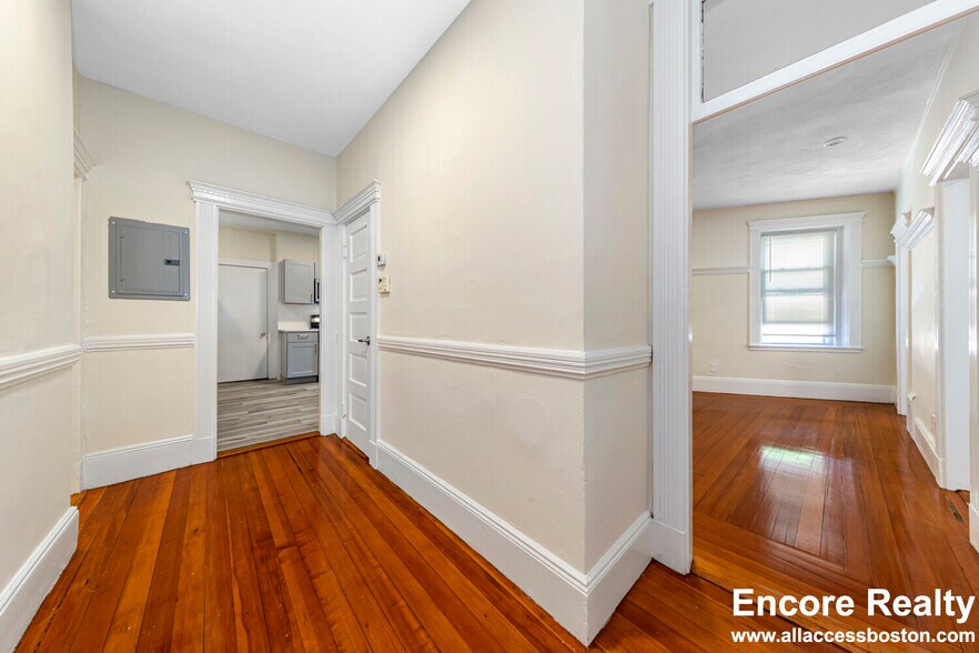 Building Photo - 63 Fairbanks St