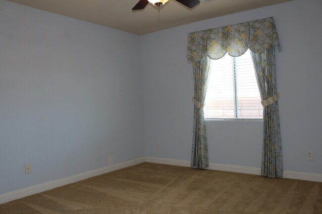 Building Photo - SHOWINGS AVAILABLE NOW