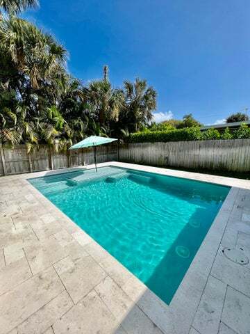 Building Photo - 115 NE 18th St