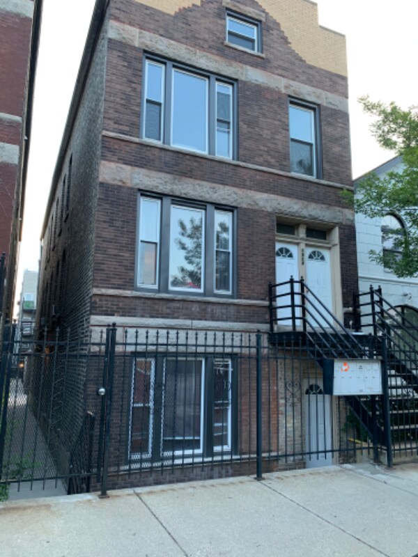 Building Photo - 1518 N Greenview Ave