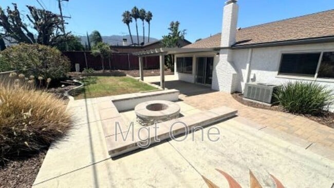 Building Photo - 851 Knollwood Dr