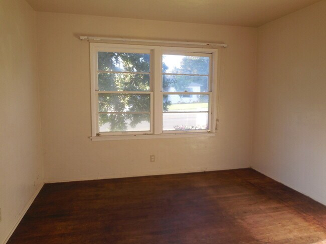 Building Photo - 456 Drakeley Ave