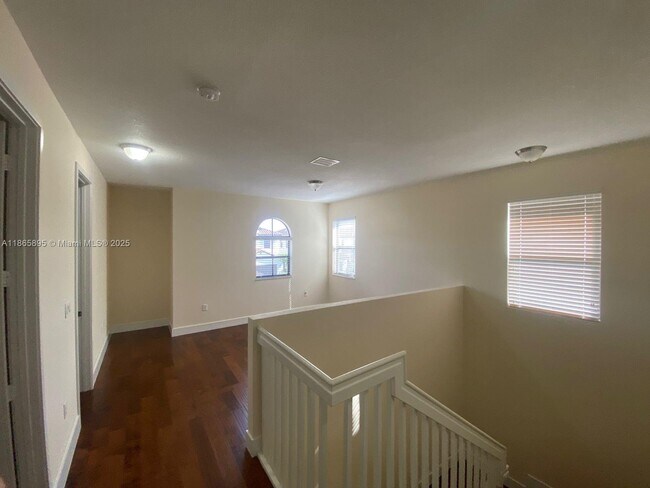 Building Photo - 3334 W 96 Pl