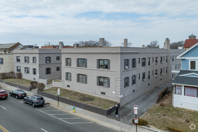 Primary Photo - 116 W Merrick Rd