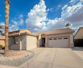 Building Photo - 203 W Cedar Dr