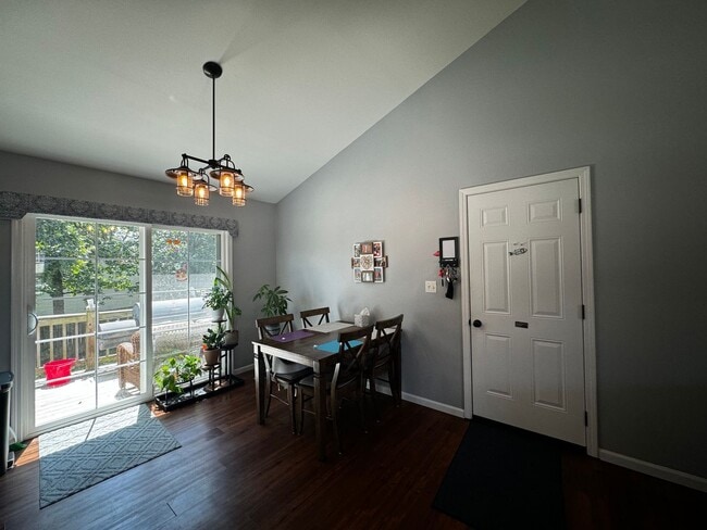 Building Photo - Charming 3-Bedroom, 3-Bathroom Home with V...