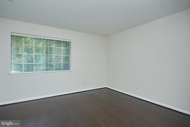 Building Photo - 5700 Chapman Mill Dr
