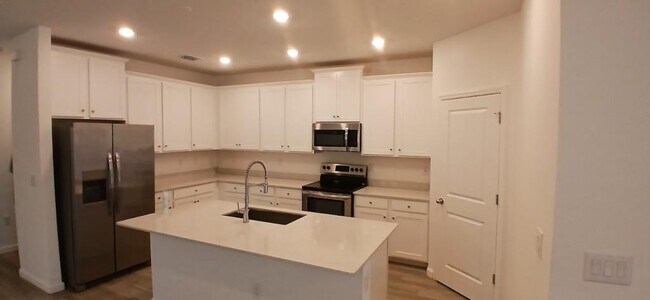 Building Photo - 7898 SW 74th Lp