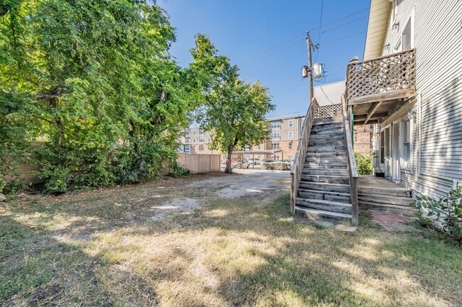 Building Photo - Efficiency apartment in the Historical Fairmount District!