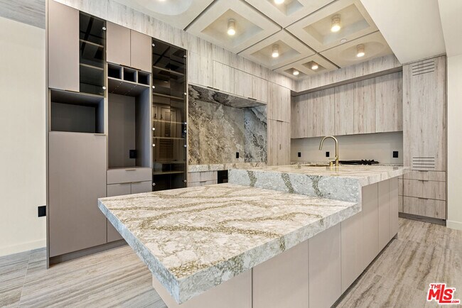 Building Photo - 1021 N Ogden Dr