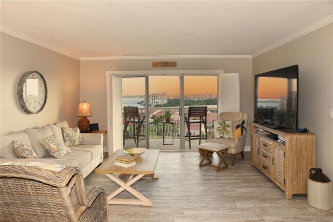 Building Photo - 4900 Brittany Dr S