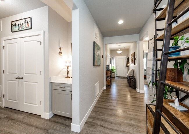 Building Photo - Luxury Ranch-Style Home for Rent | Wolf Ranch | D20 Schools | Pikes Peak Views