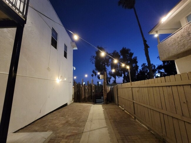 Building Photo - Large 4bd/2bth Unit in Logan Heights with ...
