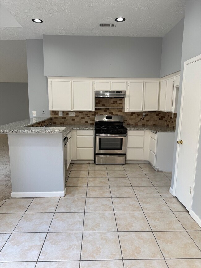 Building Photo - 10727 Staghill Dr