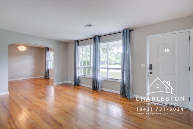 Building Photo - 1502 Woodcrest Ave