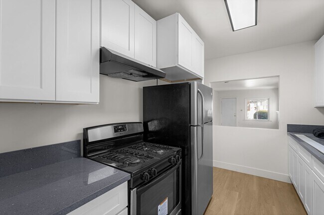 Building Photo - Freshly Remodeled 3 Bed / 2 Bath Home with Large Private Yard