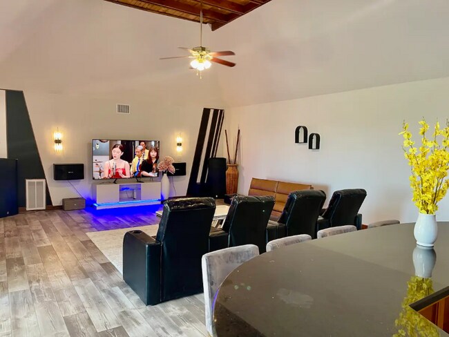 Building Photo - 1508 Schober Rd