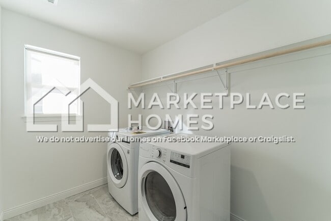 Building Photo - 2520 Lawton Dr