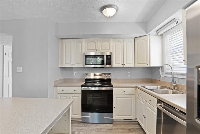 Building Photo - 4556 Coopers Creek Pl SE
