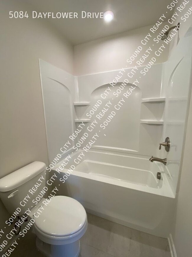 Building Photo - 5084 Dayflower Dr