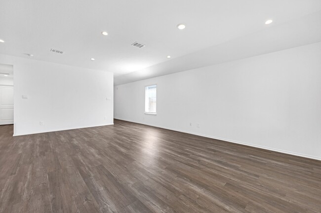 Building Photo - 40623 Spruce Ln