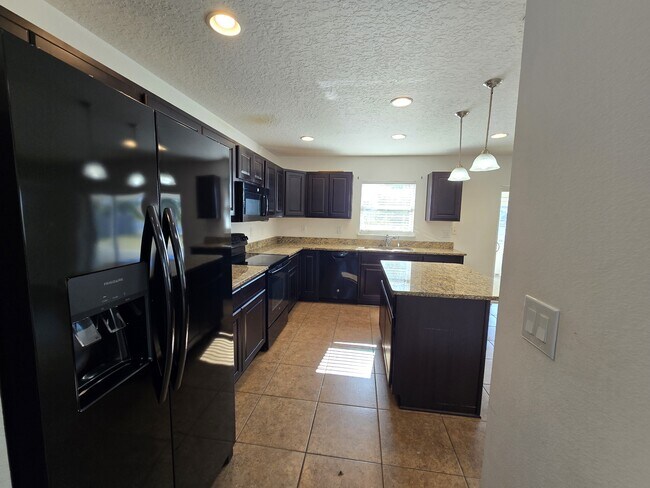 Building Photo - 127 Cedar Cir Dr