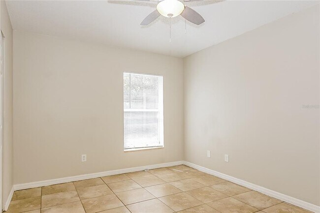 Building Photo - 824 Pinewood St