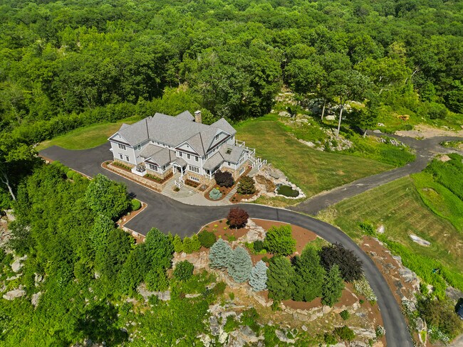 Building Photo - 29 Rogues Ridge Rd