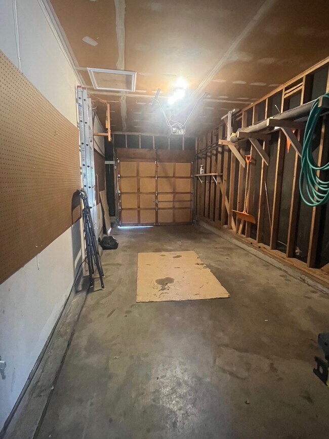 Building Photo - 6448 Iris Way