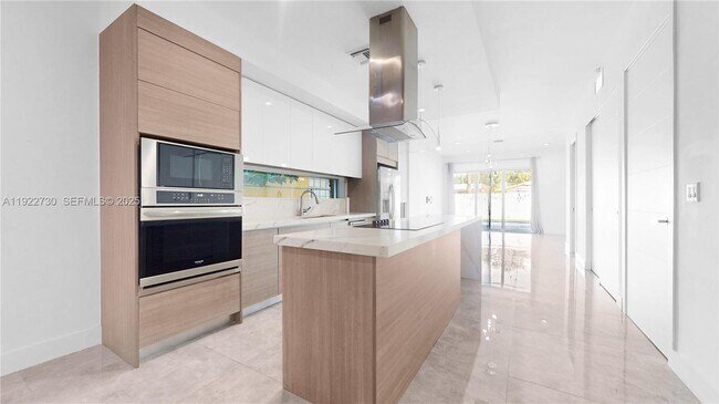 Building Photo - 3461 SW 25th St