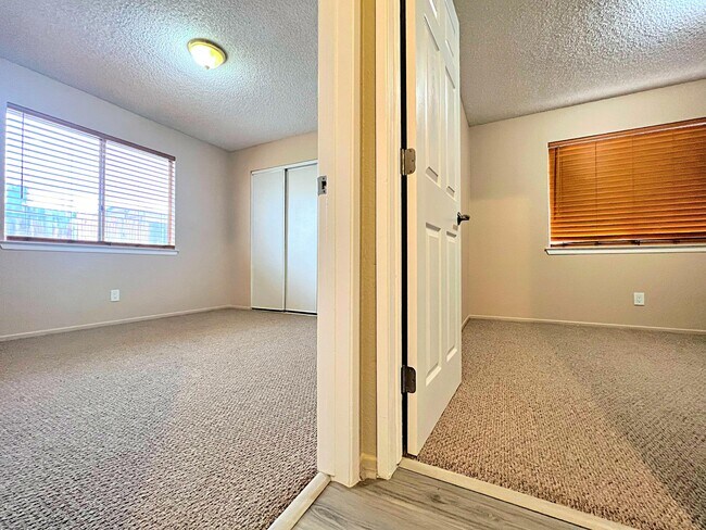 Building Photo - 2826 San Ramon Dr