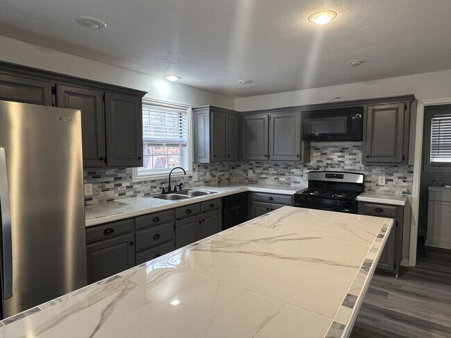 Building Photo - Dramatic Copper Mill Home with Huge Formal Living and Dining Rooms