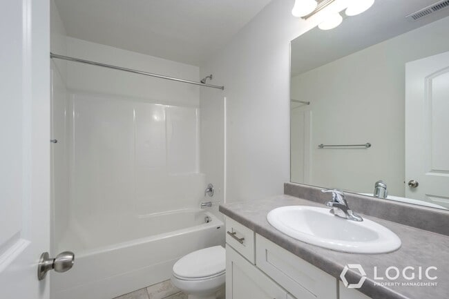 Building Photo - Beautiful Townhome in Lehi UT