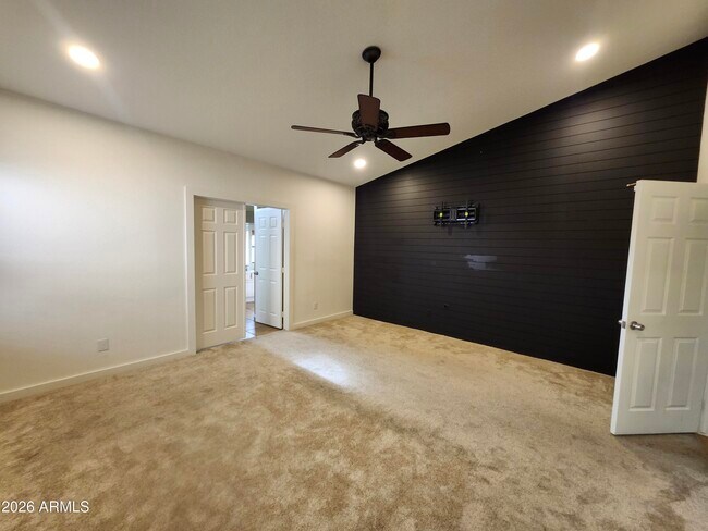 Building Photo - 2545 E Granite View Dr