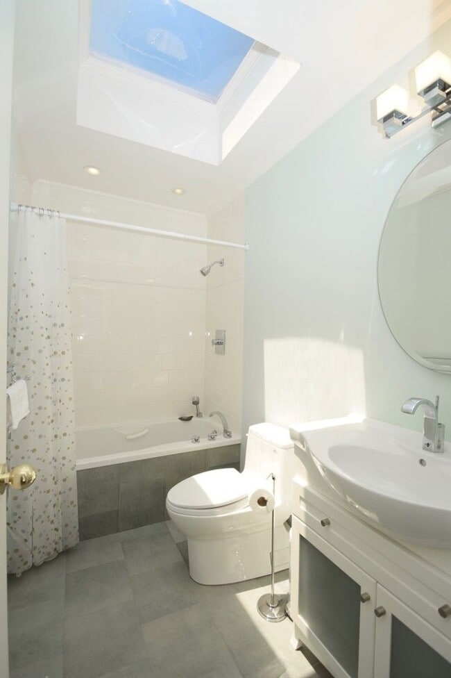 Building Photo - Peaceful and Serene 2 bedroom 2 bath