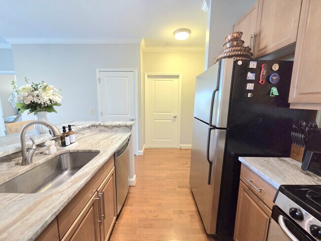 Building Photo - 11770 Sunrise Valley Dr