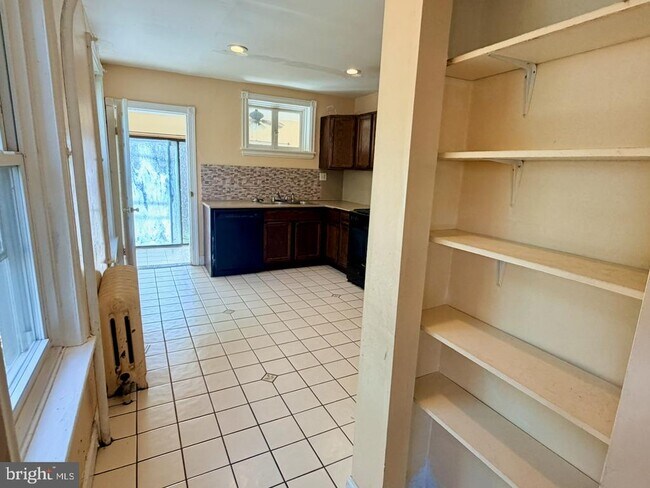 Building Photo - 400 W 3rd St