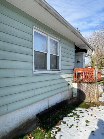 Building Photo - 613 Wildwood Ave