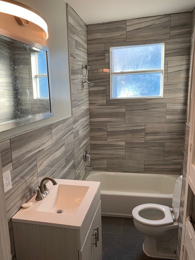 Building Photo - Charming 2BR Duplex in New Orleans