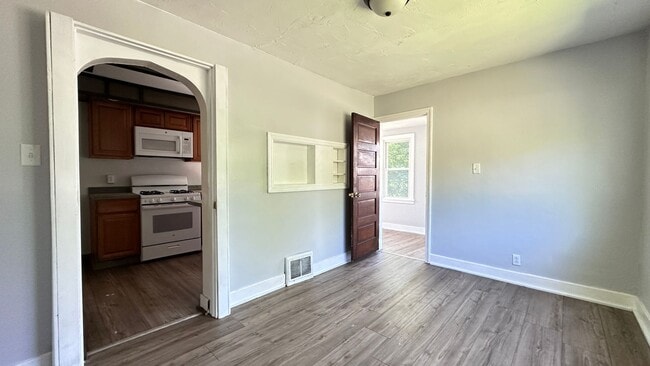Building Photo - Spacious 3-bed home in Midland, PA!