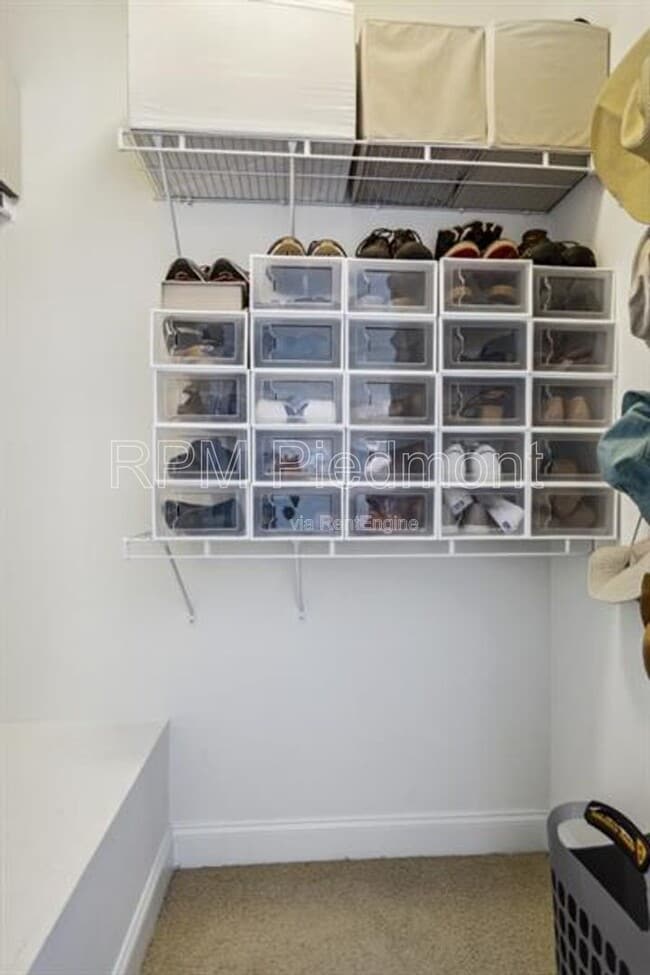 Building Photo - 174 Chester Ave SE